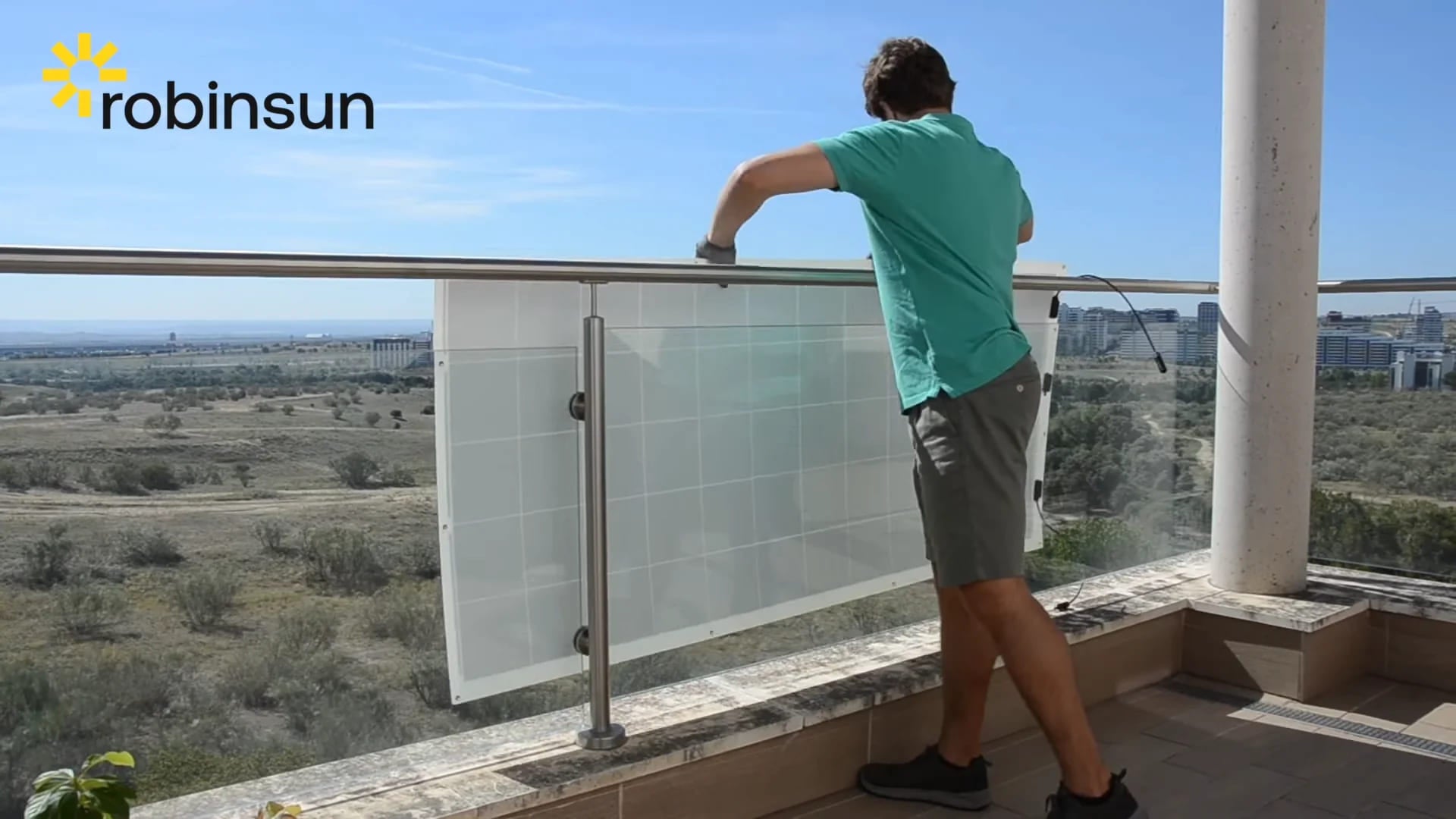 Video installation for Robinsun Light 300 solar panel